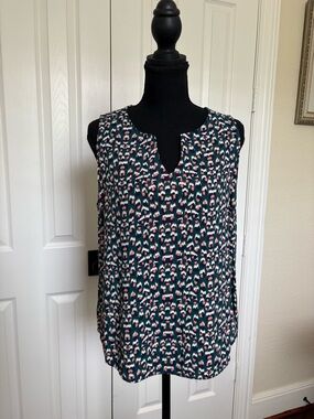 Verse Sleeveless Notch Neck Printed Top in Teal and Pink